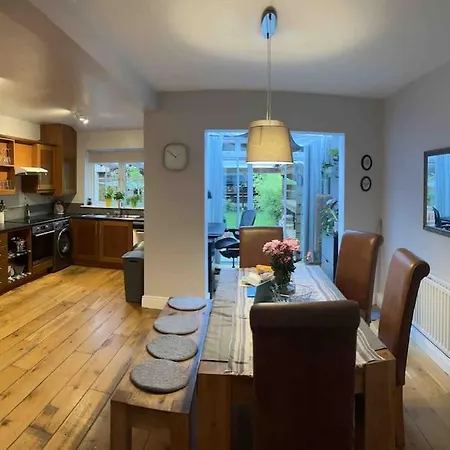 Warm 3 Bedroom House In - Near Airport Feriehus Dublin