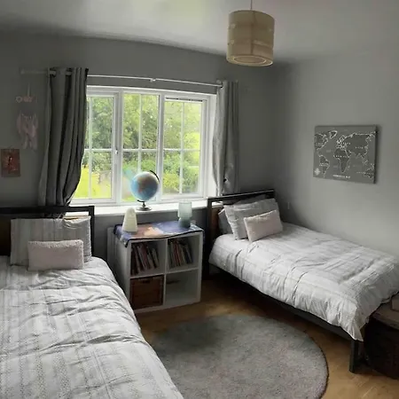 Warm 3 Bedroom House In - Near Airport Feriehus Dublin