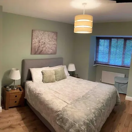 Warm 3 Bedroom House In - Near Airport * Dublin