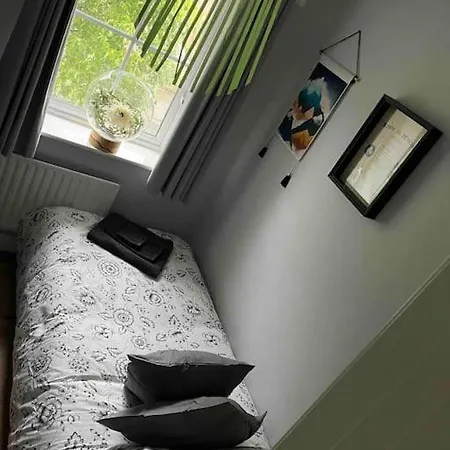 Warm 3 Bedroom House In - Near Airport