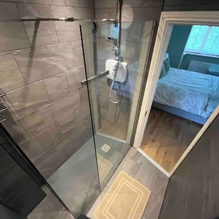 Warm 3 Bedroom House In - Near Airport ダブリン
