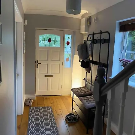 Warm 3 Bedroom House In - Near Airport