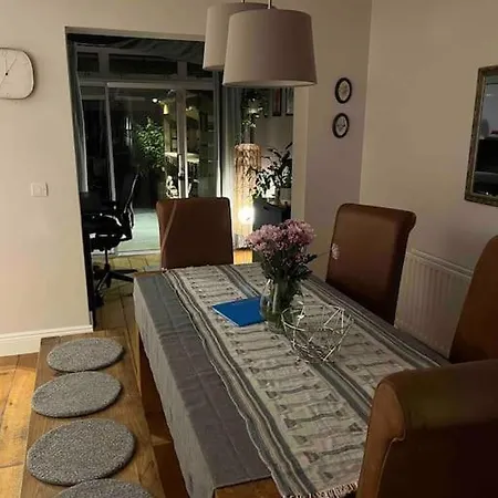 別荘 Warm 3 Bedroom House In - Near Airport