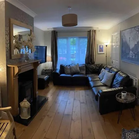 別荘 Warm 3 Bedroom House In - Near Airport *